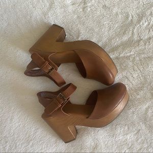Tan clogs